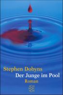 Der Junge im Pool